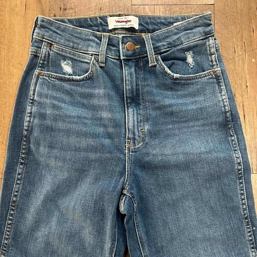 Wrangler High Rise Vintage Taper Jeans Size 2 Straight Leg Light Wash Denim - Picture 3 of 14